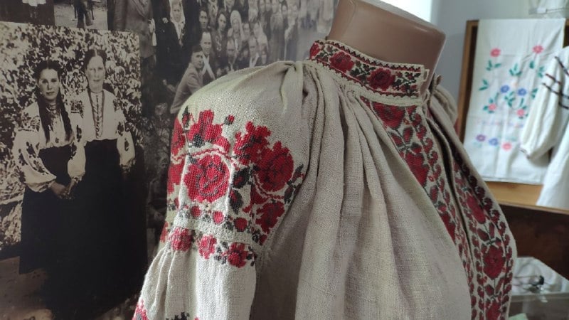 виставку унікальних вишиванок