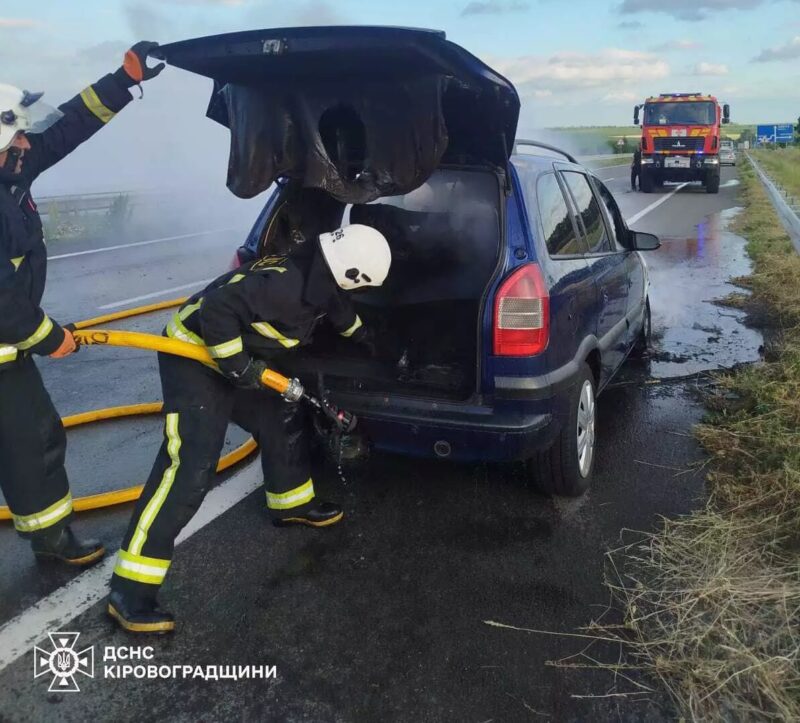 згоріла автівка