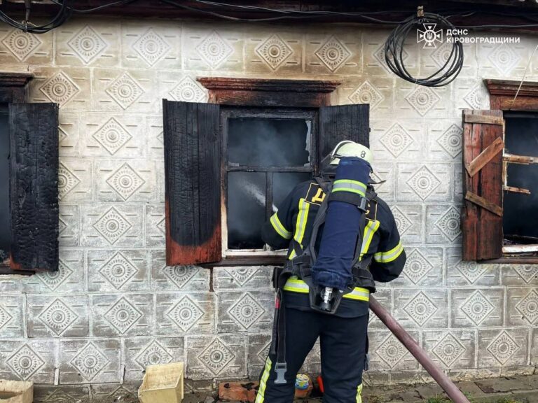 52-річна жінка травмувалася на пожежі будинку у Новій Празі