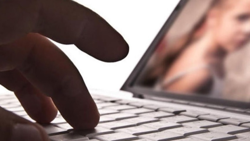 зберігання дитячої порнографії