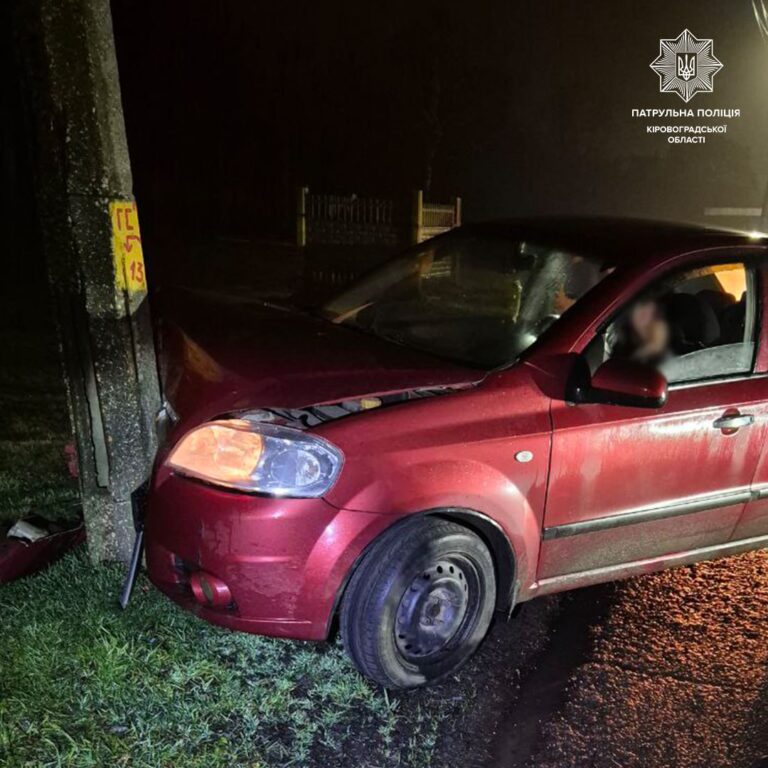 в'їхала у стовп