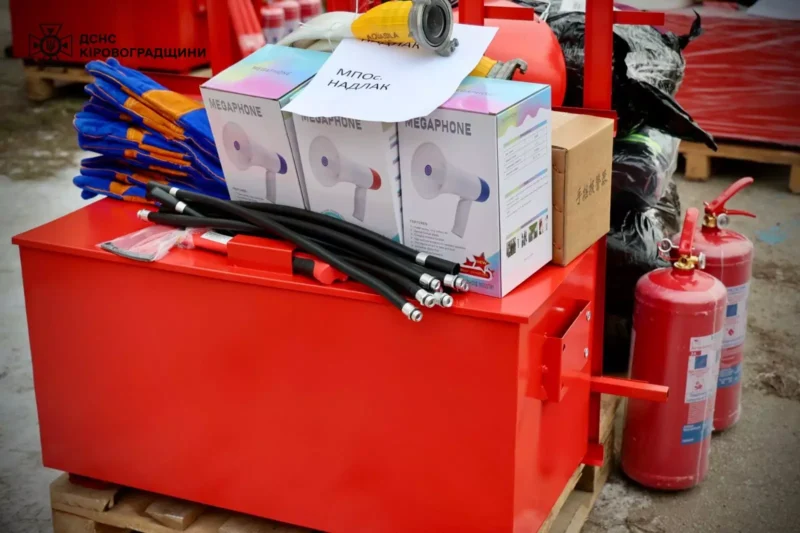 рятувальника Кіровоградщини передали протипожежні набори