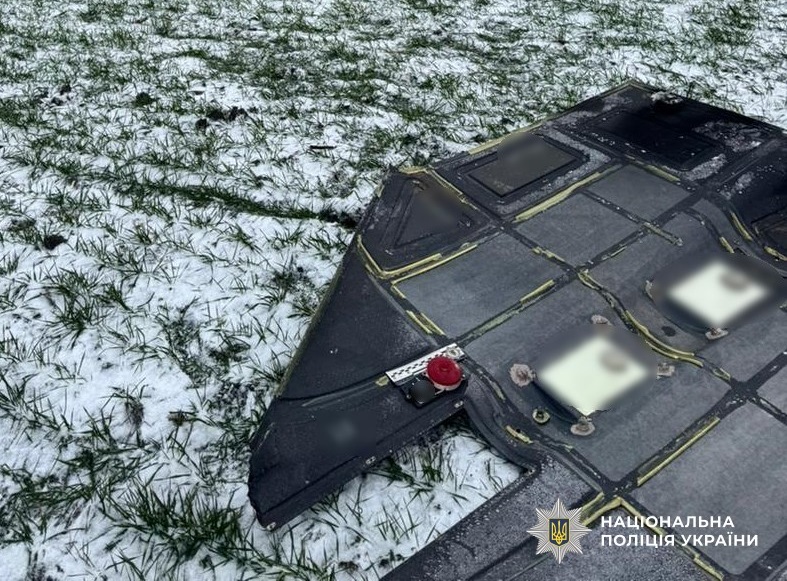 уламки ворожих дронів знайшли у полі на Кіровоградщині після масованої атаки