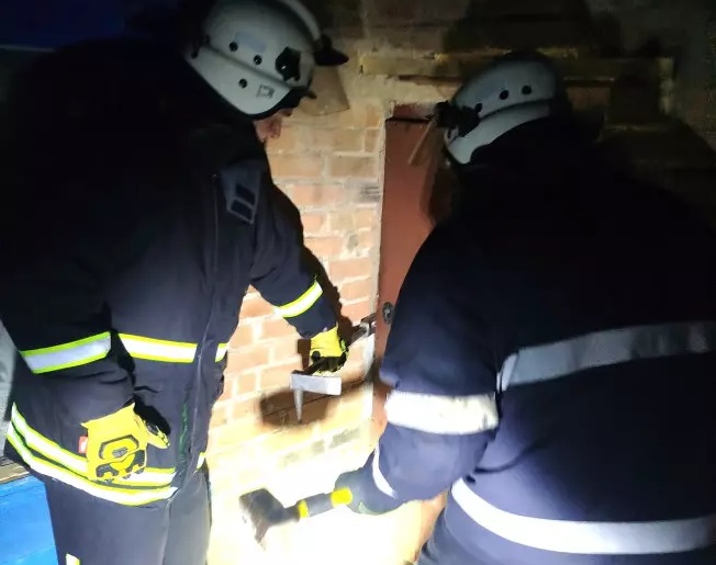 у кропивницькому пожежники врятували чоловіка