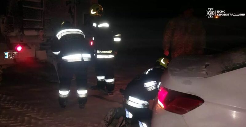 На Кіровоградщині з кюветів дістали чотири автівки