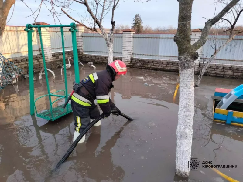 На Кіровоградщині підтопило 14 приватних будинків та дитсадок