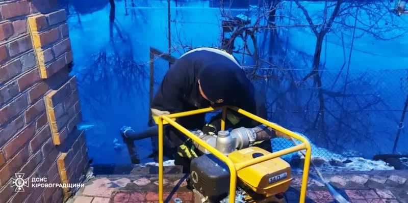 У Кропивницькому підтопило багатоповерхівку