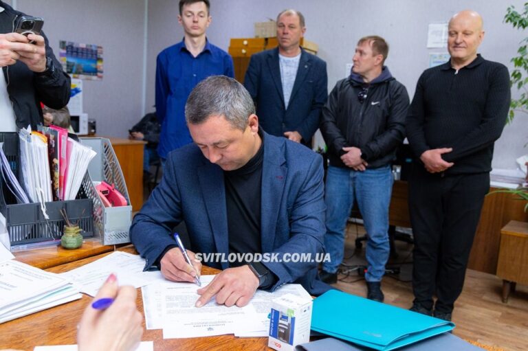 звільнили підозрюваного у хабарництві секретаря міської ради