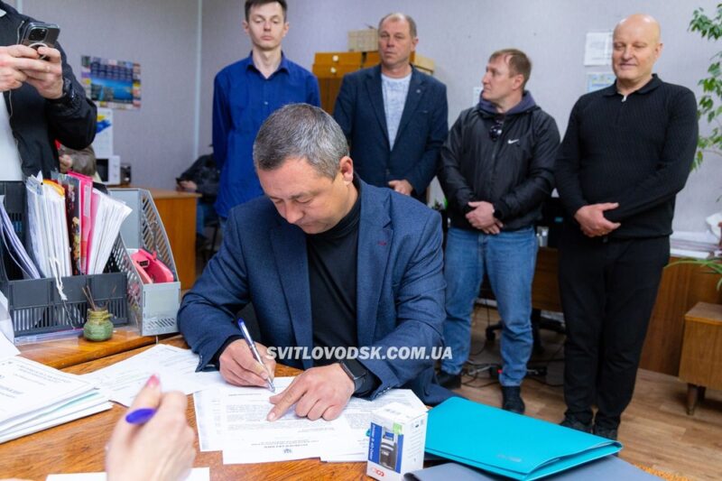 звільнили підозрюваного у хабарництві секретаря міської ради