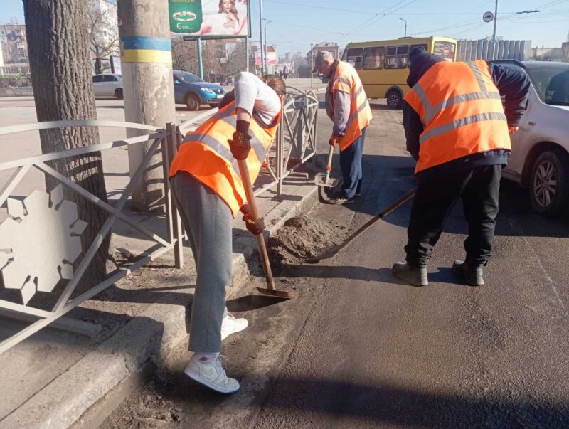 У Кропивницькому розпочали прибирання
