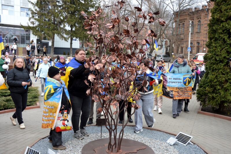 Інсталяцію "Калина надії" відкрили у Кропивницькому