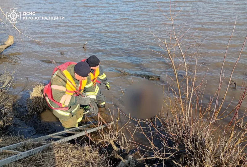 У Новоукраїнському районі з води дістали тіло чоловіка