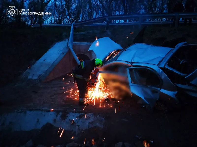 Тіло кропивничанина деблокували з автівки внаслідок ДТП біля Великої Виски