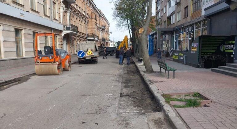 Перекрили рух по Гоголя у Кропивницькому через ремонт дороги