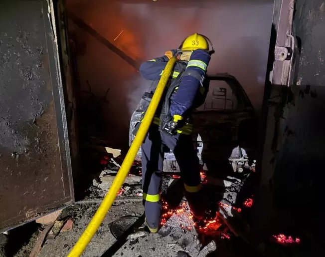 У Павлиші сталася пожежа гаража та легковика