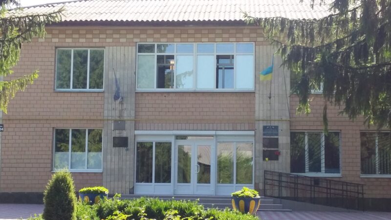 Посадовцям відділу освіти Суботцівської сільради обрали запобіжні заходи у справі щодо зловживань