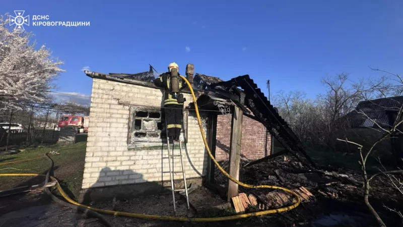 В Устинівській громаді на пожежі будинку травмувався чоловік