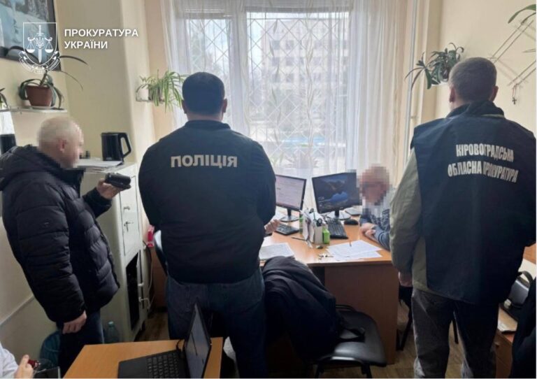 Підозрюваному у корупції голові ВЛК у Долинській пом'якшили запобіжний захід