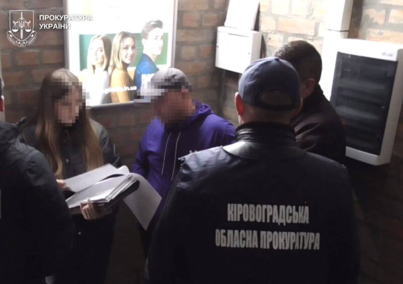 Вимагав 20 000 грн за складання іспиту на права чоловік у Кропивницькому