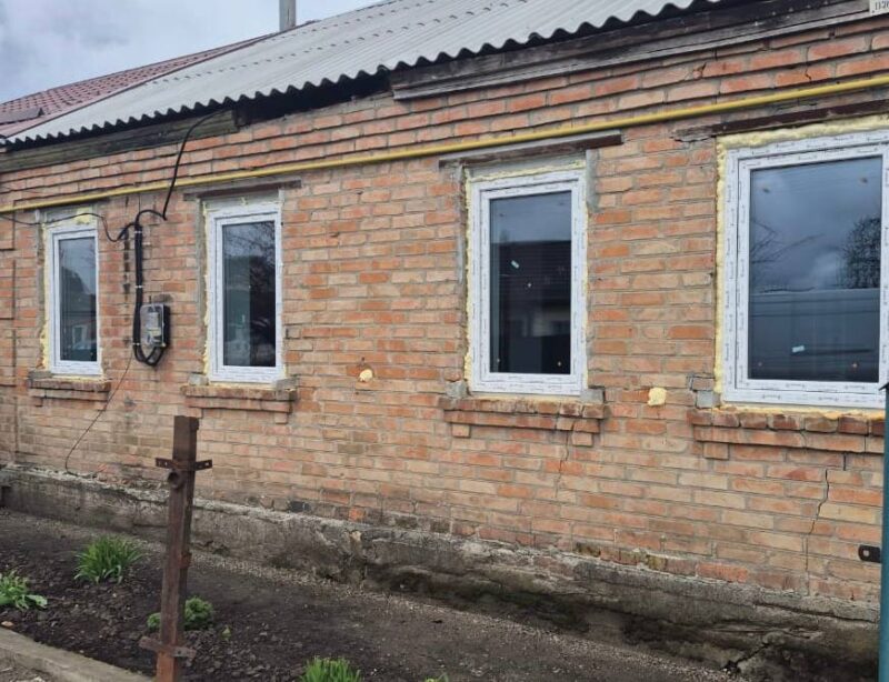 У Знам'янці замінили майже 70 вікон у пошкоджених будинках