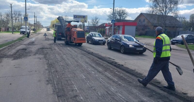 У Кропивницькому продовжують ремонт доріг: де працює техніка