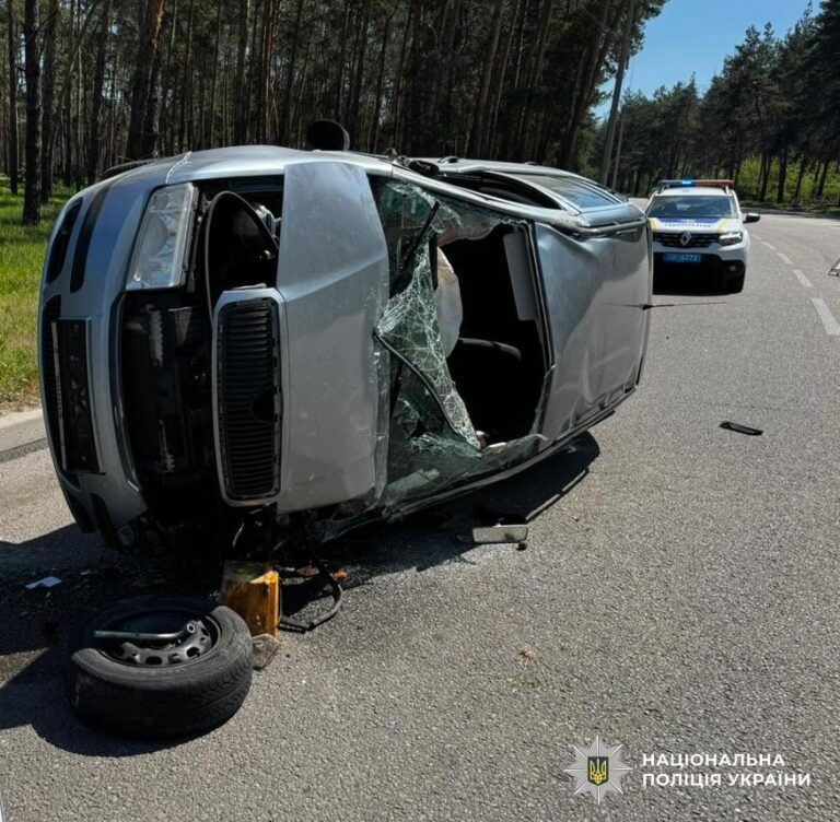 У Кропивницькому перекинулася автівка