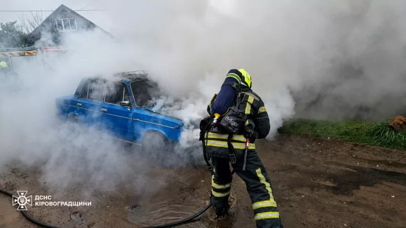 В Олександрії горів автомобіль ВАЗ