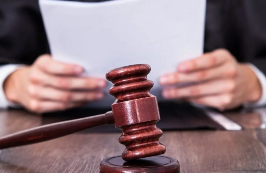 Жительку Долинської громади визнали винною у смерті своєї 12-річної доньки