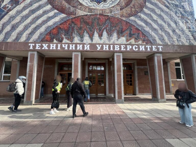 У Кропивницькому викрили посадовицю вишу у схемі в’їзду іноземців в Україну