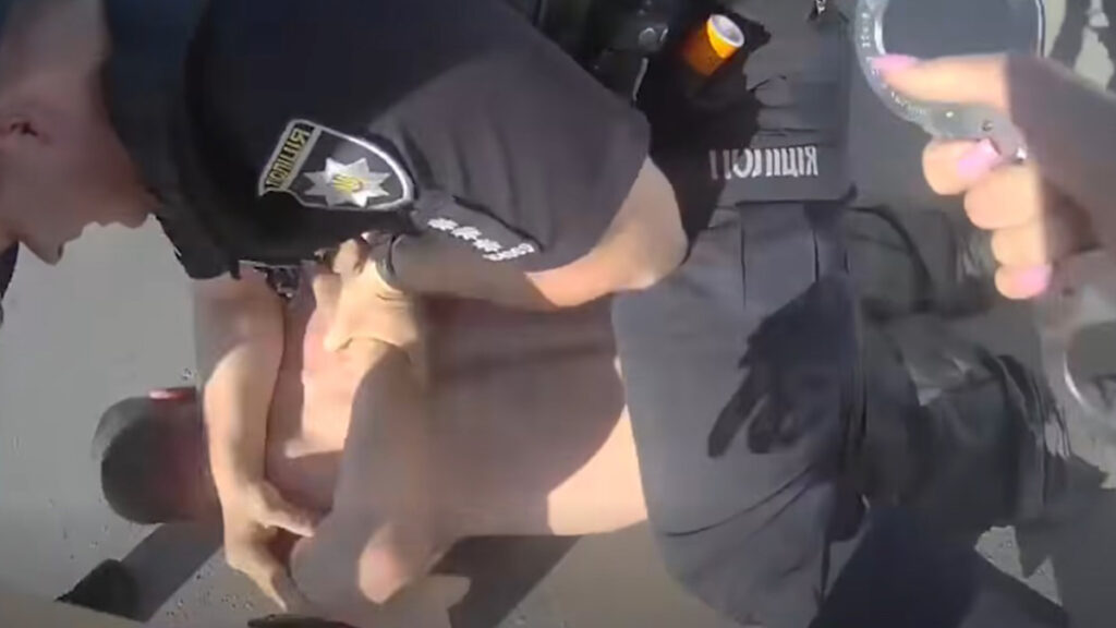 Тікав від поліції та протаранив автівку: у Кропивницькому затримали п'яного водія