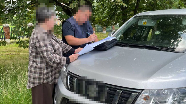 У незаконному нарахуванні премій підозрюють колишню сільську голову на Кіровоградщині