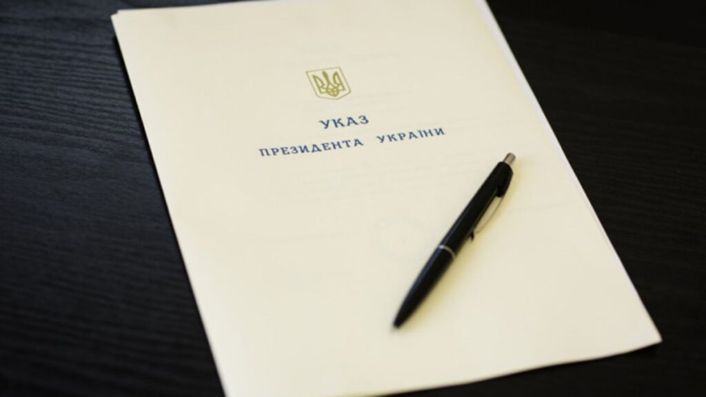 Володимир Зеленський присвоїв почесне звання "Заслужений будівельник України" заступникові голови Кіровоградської ОДА.