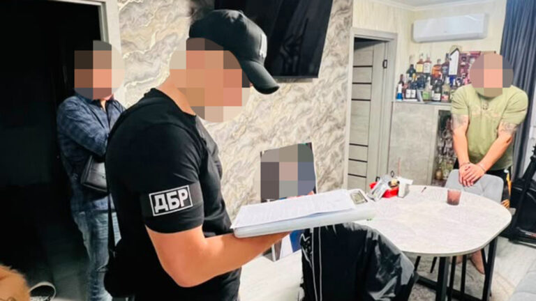 Обіцяв "імунітет" від ТЦК за хабар? Поліцейського з Олександрії відсторонили від посади