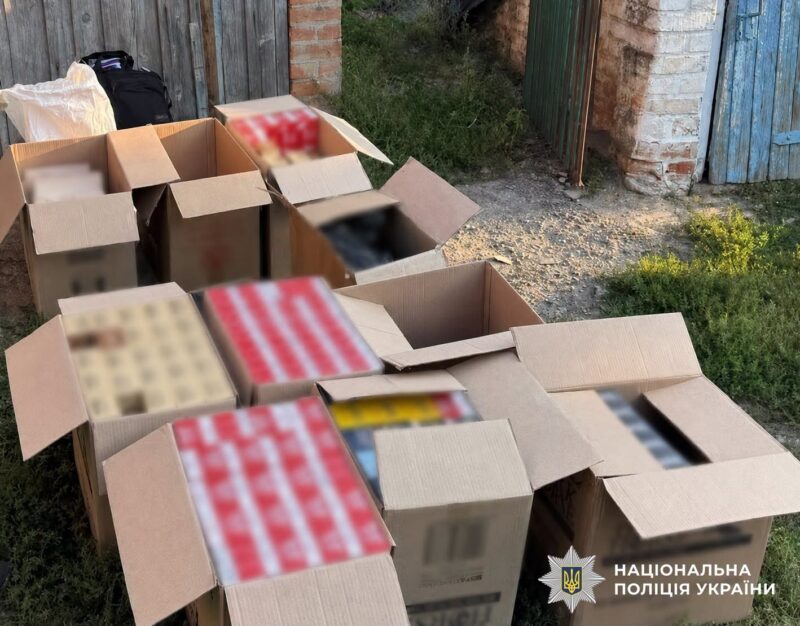 На продажі контрафактних цигарок викрили чотирьох чоловіків у Кропивницькому