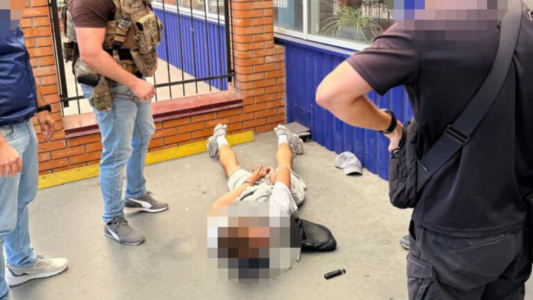 Вимагав 3000 доларів за працевлаштування в СБУ чоловік в Олександрії