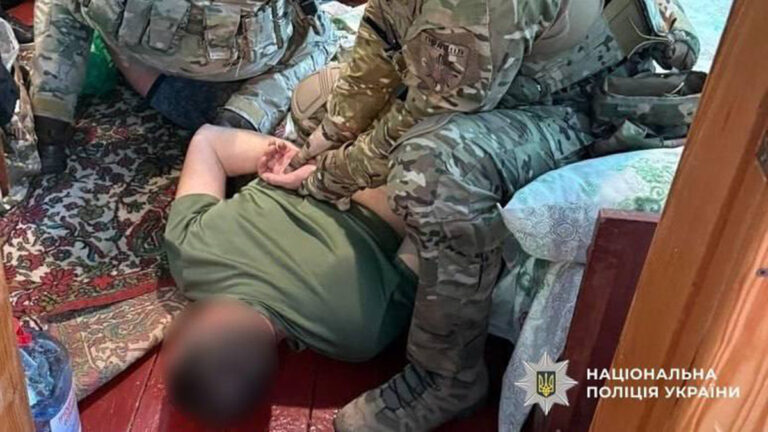 Викрали 1 мільйон гривень із підприємства: у Кропивницькому районі затримали пʼятьох чоловіків