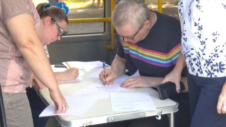 У Кропивницькому приймають заяви від власників пошкоджених ворожим ударом квартир