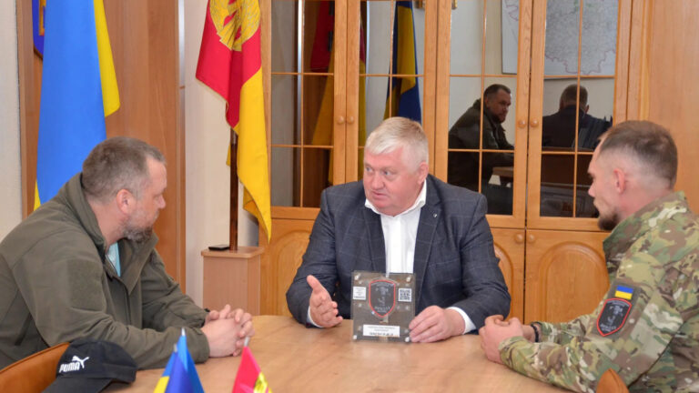 Кіровоградська облрада отримала відзнаку за допомогу війську